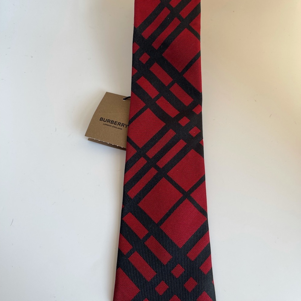 Burberry men’s tie brand new